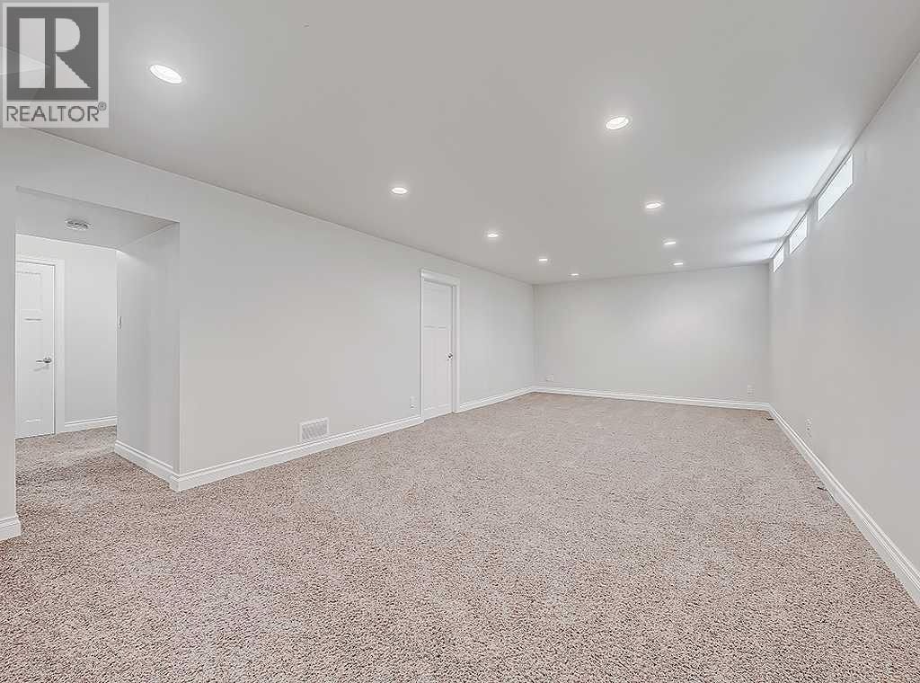 907 Kerfoot Crescent SW — photo 18
