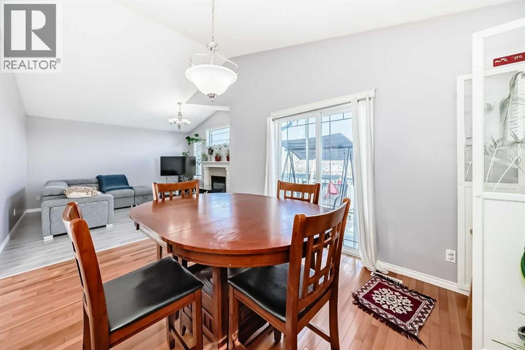 44 Canoe Square SW — photo 16