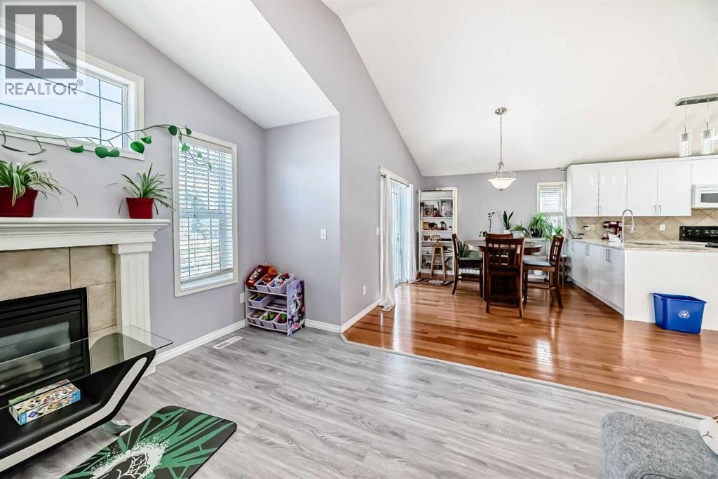 44 Canoe Square SW — photo 19