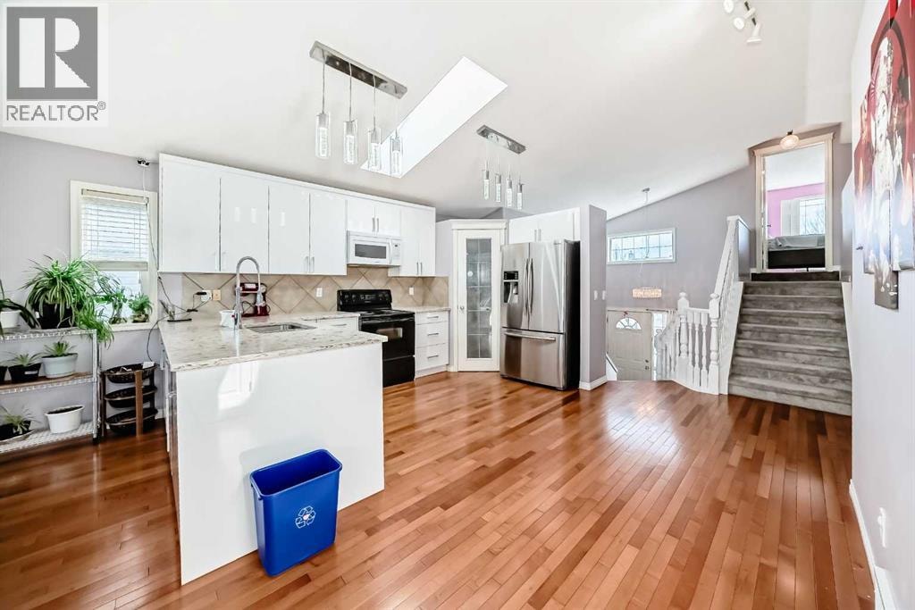 44 Canoe Square SW — photo 6