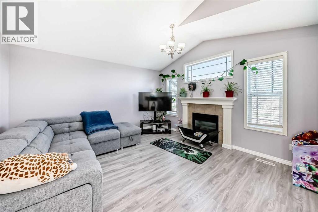44 Canoe Square SW — photo 17