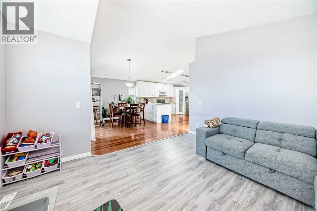 44 Canoe Square SW — photo 18