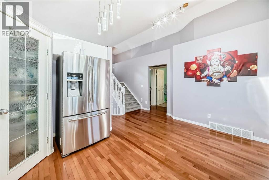 44 Canoe Square SW — photo 12