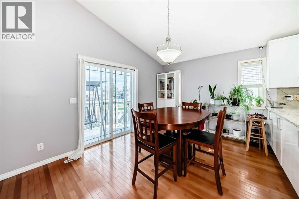 44 Canoe Square SW — photo 13