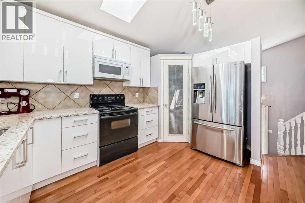 44 Canoe Square SW — photo 7