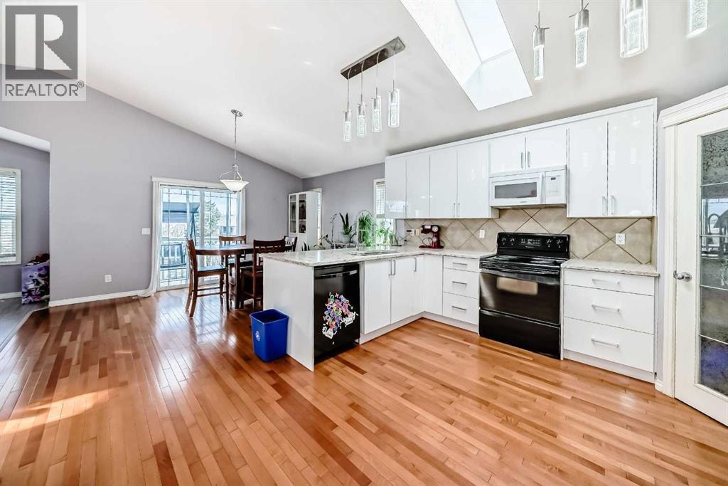 44 Canoe Square SW — photo 9