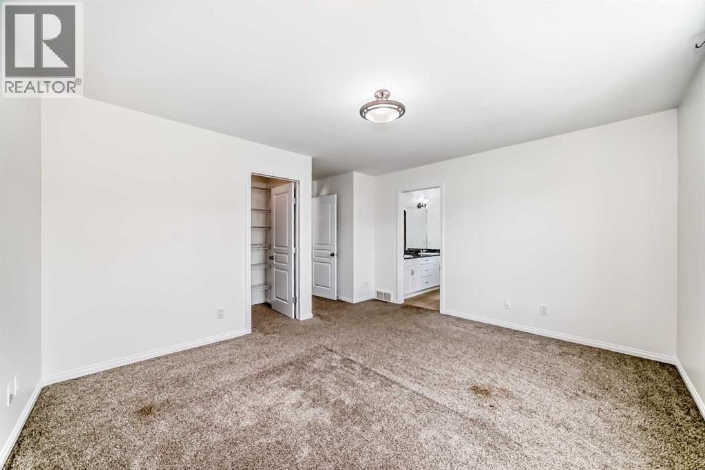 27 Aspen Hills Close SW — photo 11