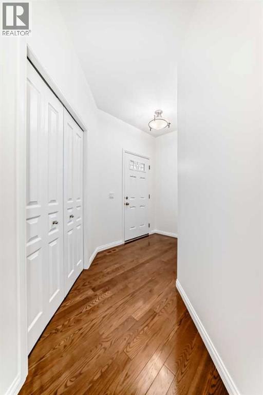 27 Aspen Hills Close SW — photo 2