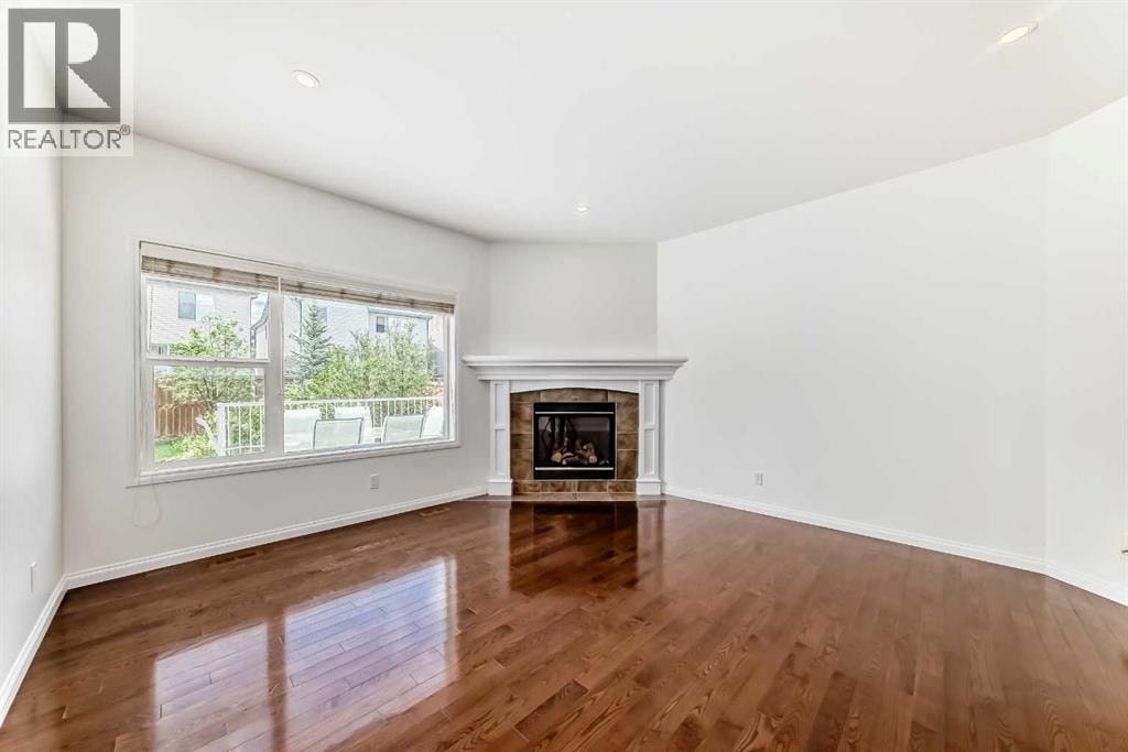 27 Aspen Hills Close SW — photo 6