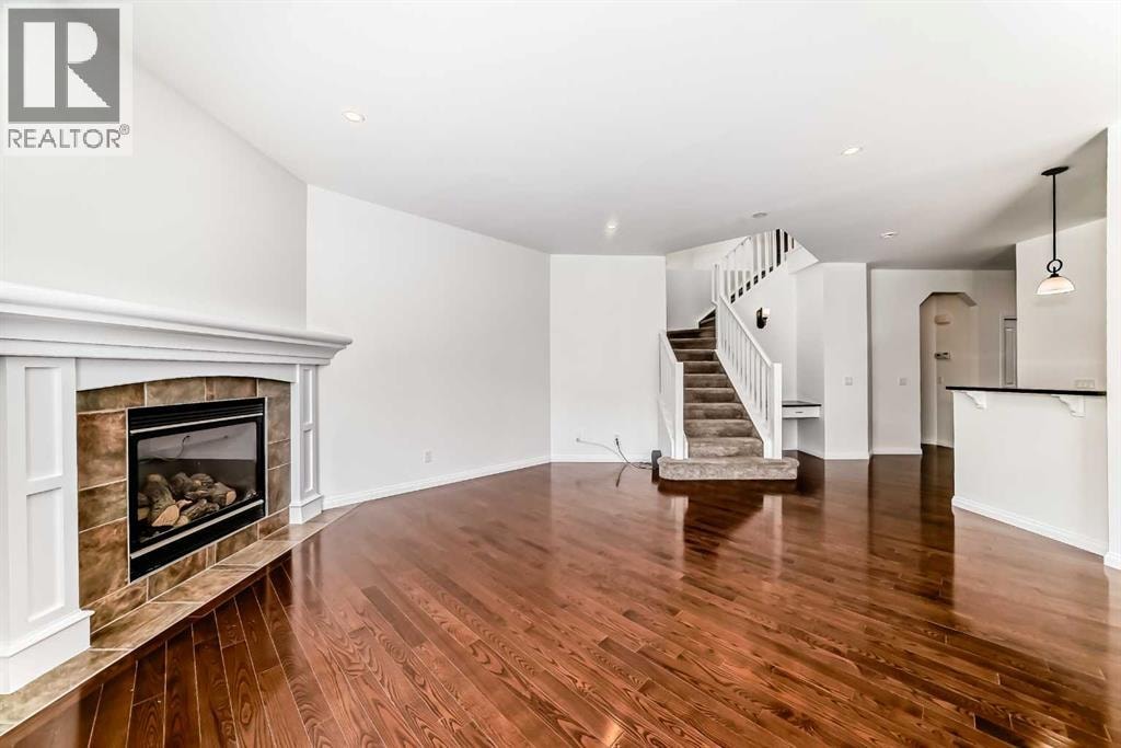 27 Aspen Hills Close SW — photo 7