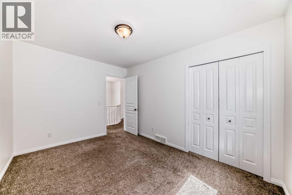27 Aspen Hills Close SW — photo 16