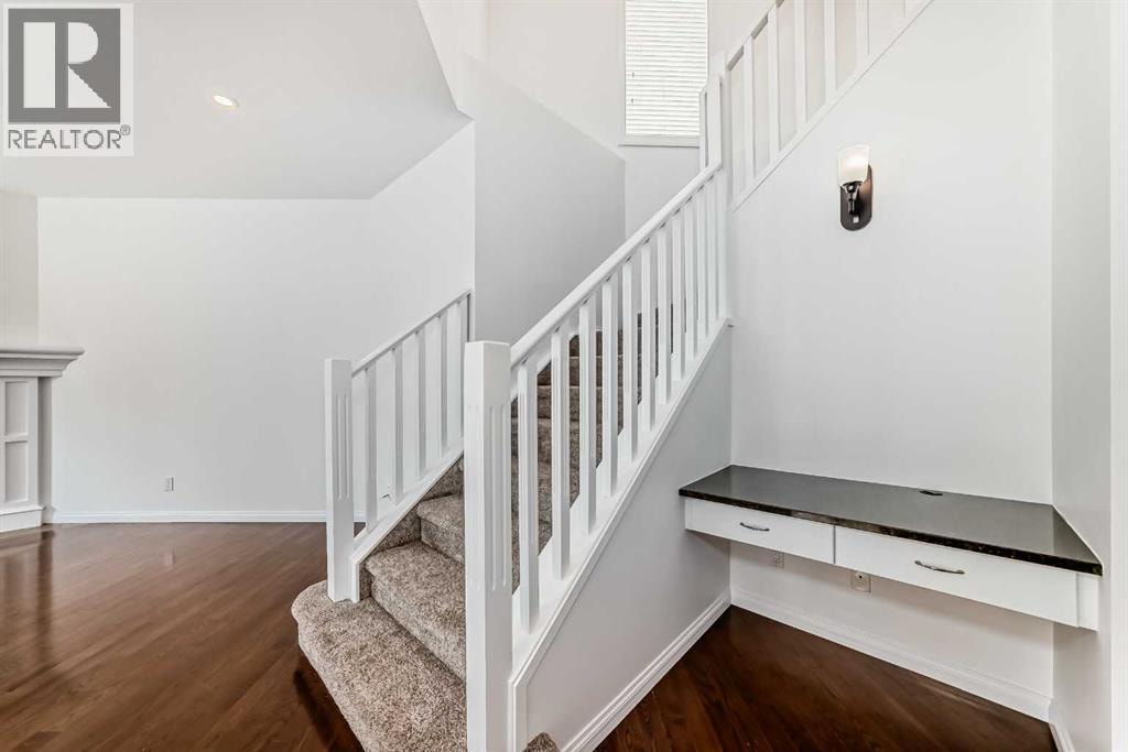 27 Aspen Hills Close SW — photo 10