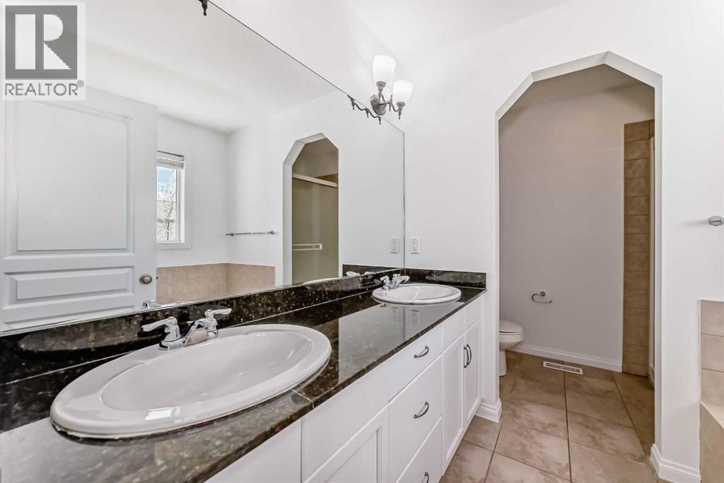 27 Aspen Hills Close SW — photo 13