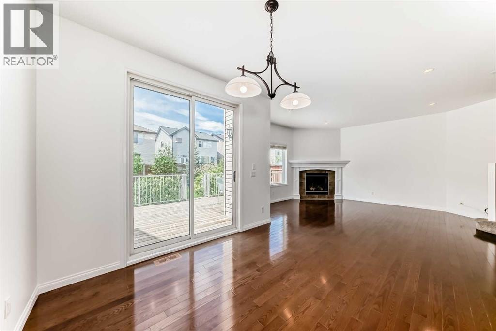 27 Aspen Hills Close SW — photo 9