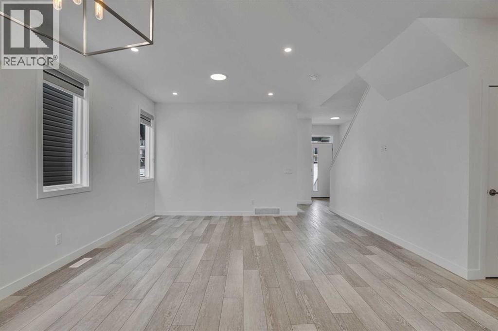 26 Amblehurst Path NW — photo 6