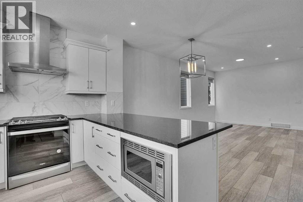 26 Amblehurst Path NW — photo 17