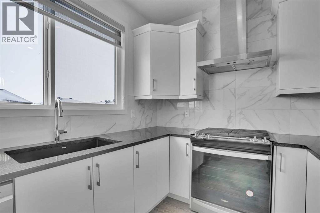 26 Amblehurst Path NW — photo 18