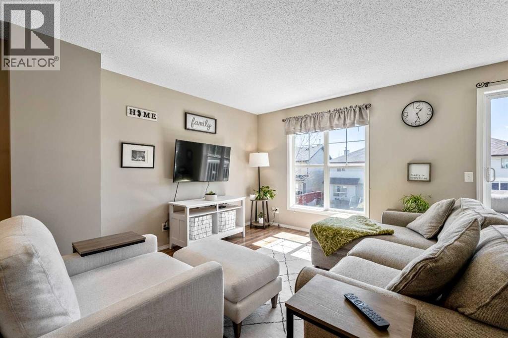 43 Toscana Gardens NW — photo 2