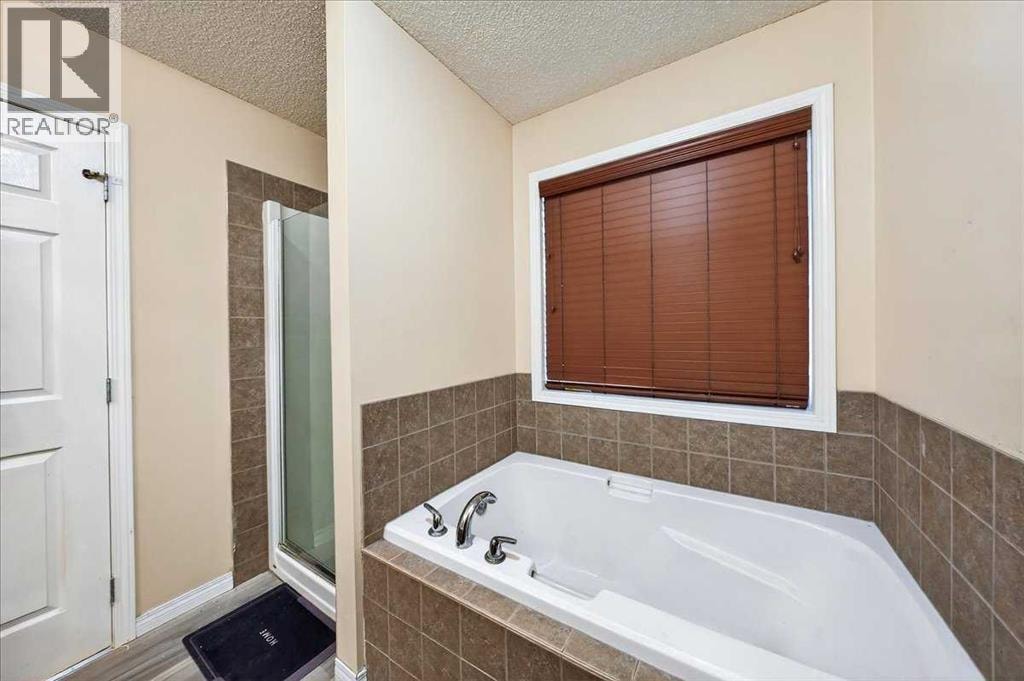 34 Saddlecrest Crescent NE — photo 27