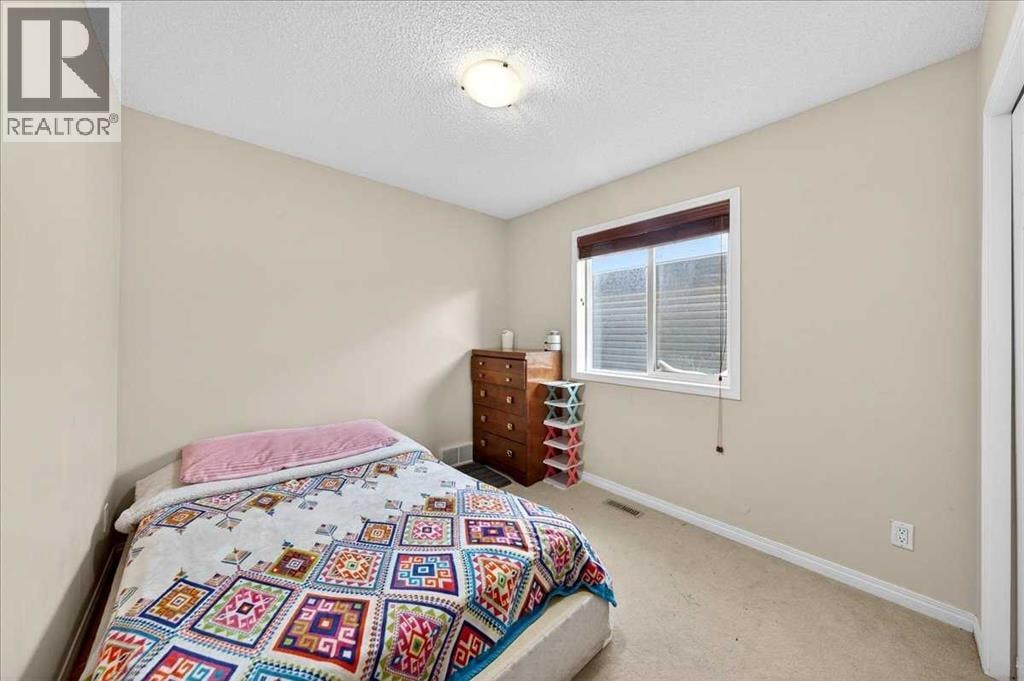 34 Saddlecrest Crescent NE — photo 32