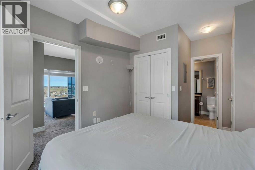 2402, 910 5 Avenue SW — photo 17