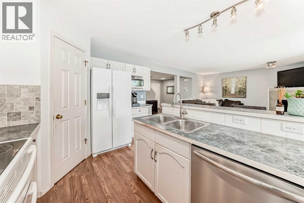 15 Citadel Meadow Crescent NW — photo 8