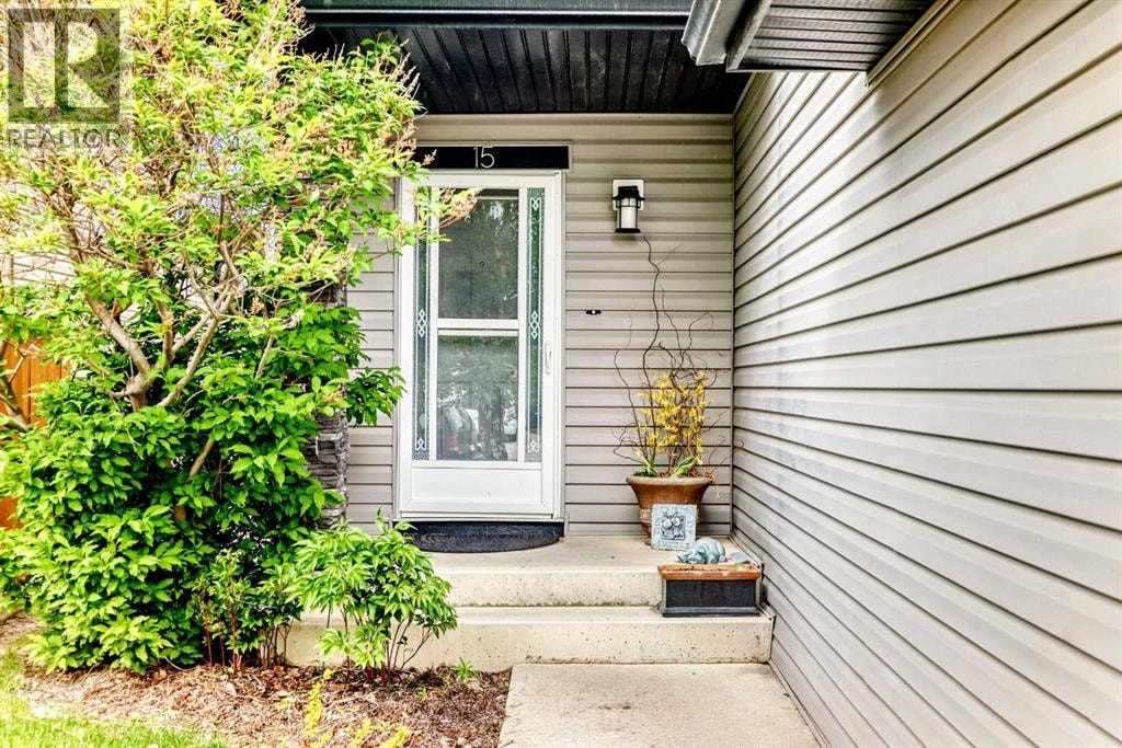 15 Citadel Meadow Crescent NW — photo 2