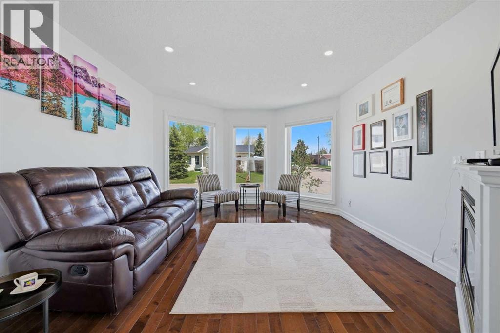 55 Ross Place — photo 8