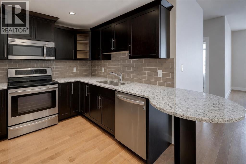 810, 16 Varsity Estates Circle NW — photo 5