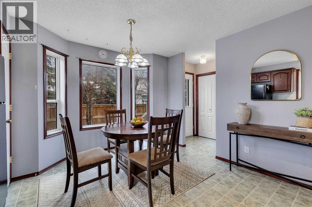 47 Carmel Close NE — photo 10