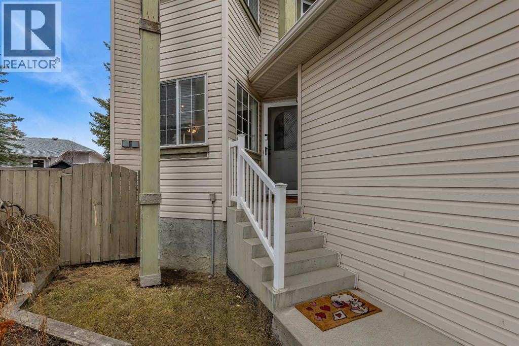 47 Carmel Close NE — photo 3