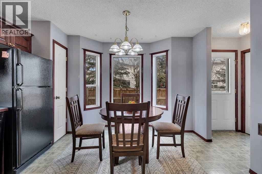47 Carmel Close NE — photo 9