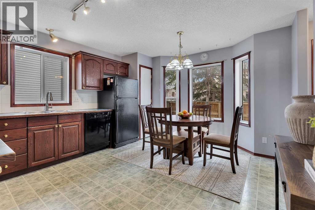 47 Carmel Close NE — photo 8