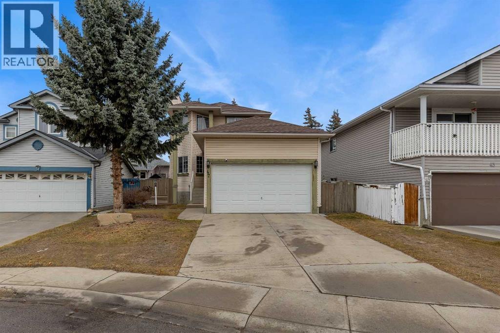 47 Carmel Close NE — photo 1