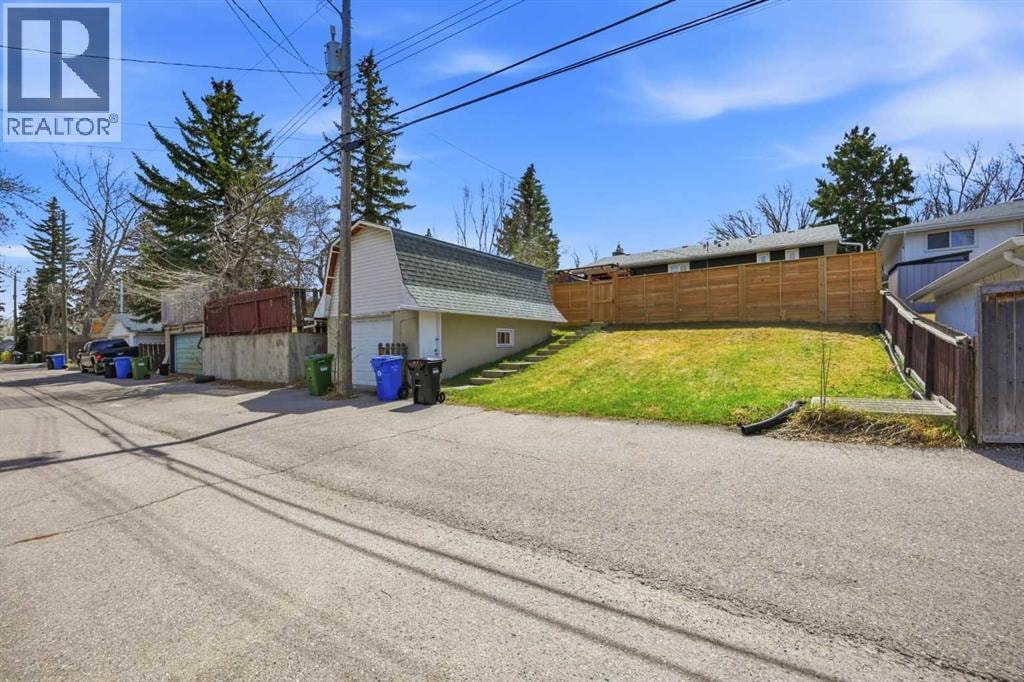 3912 40 Avenue NW — photo 31