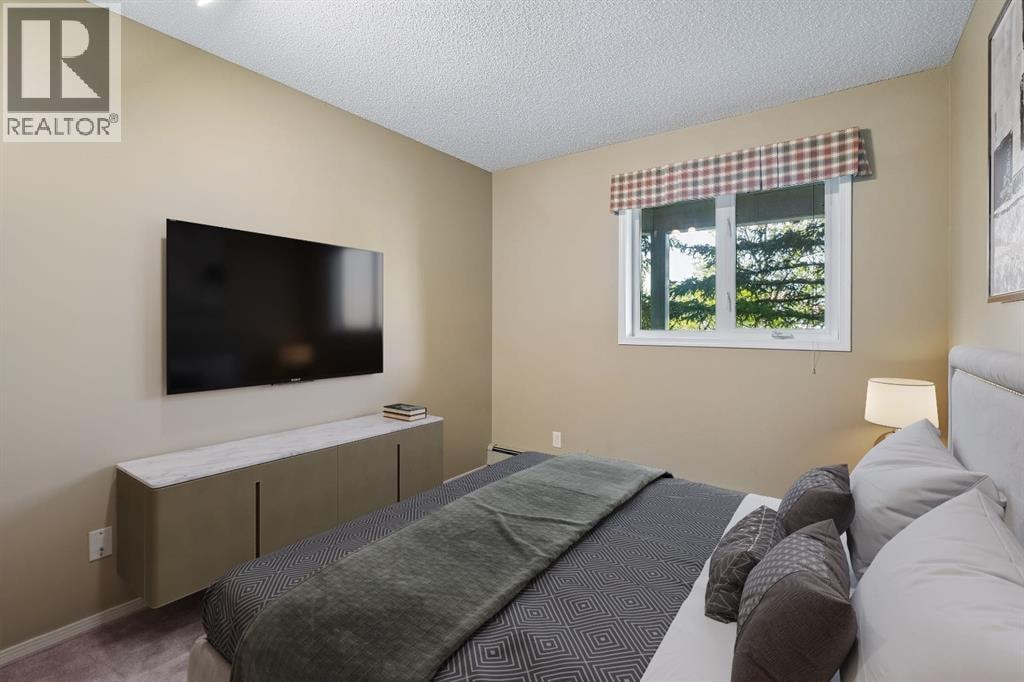 3208, 3208 Hawksbrow Point NW — photo 5