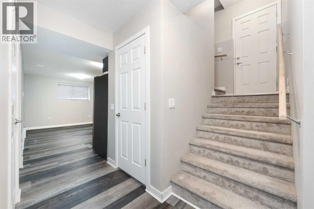 229 Kingsbury Close SE — photo 30
