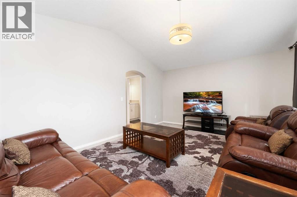 229 Kingsbury Close SE — photo 18