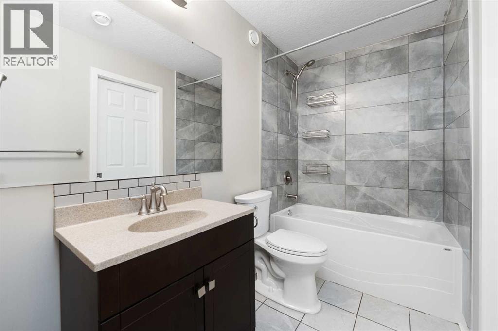 229 Kingsbury Close SE — photo 37