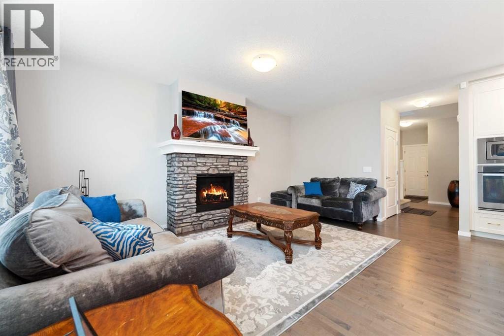 229 Kingsbury Close SE — photo 6
