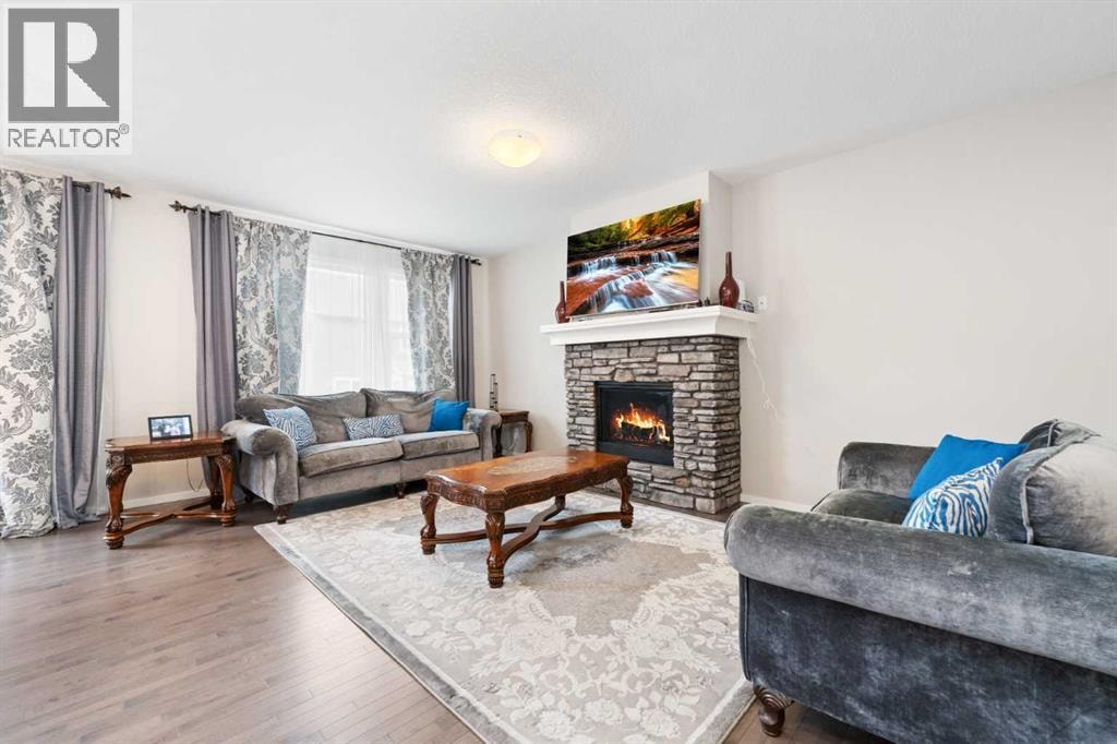 229 Kingsbury Close SE — photo 7