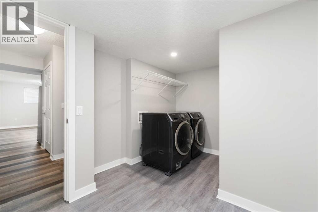 229 Kingsbury Close SE — photo 38