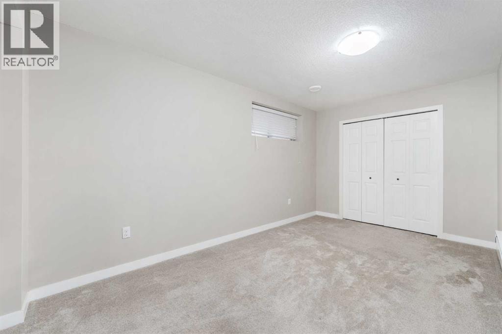 229 Kingsbury Close SE — photo 35