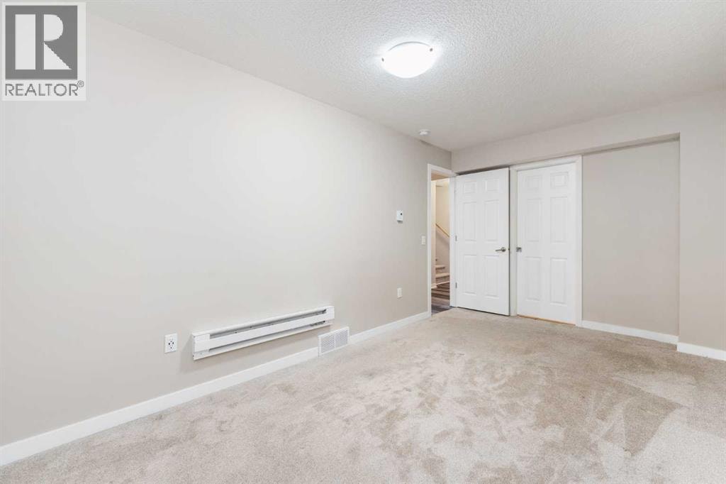 229 Kingsbury Close SE — photo 36
