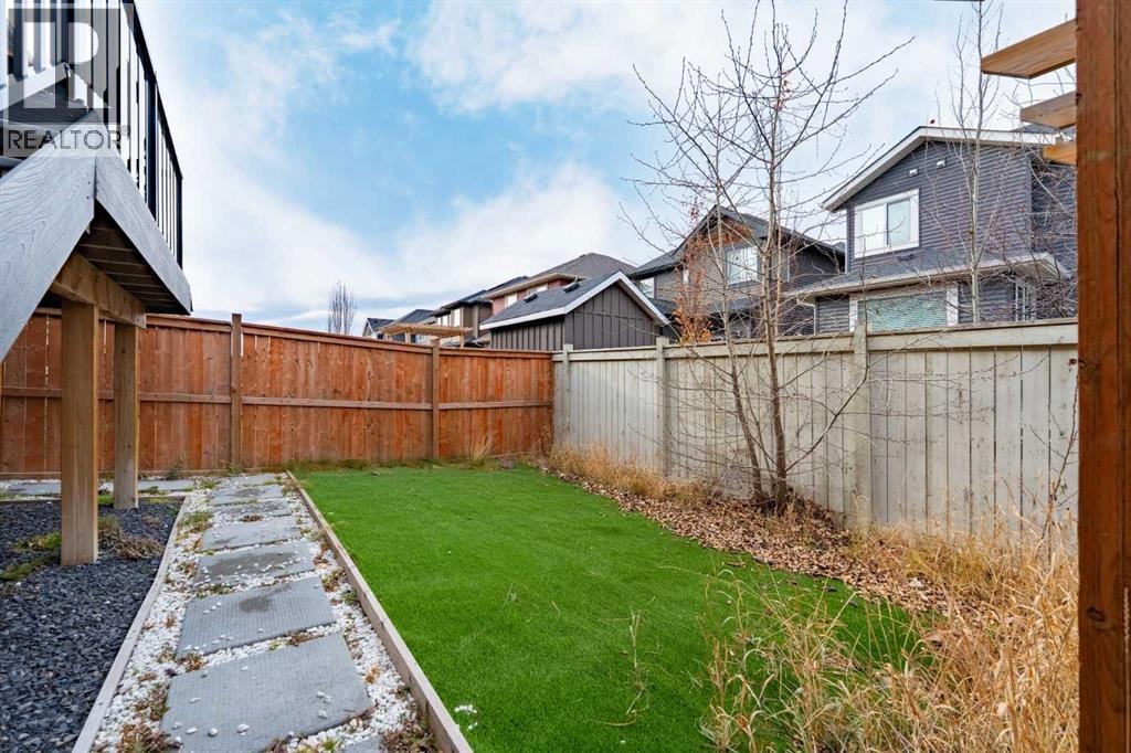229 Kingsbury Close SE — photo 42