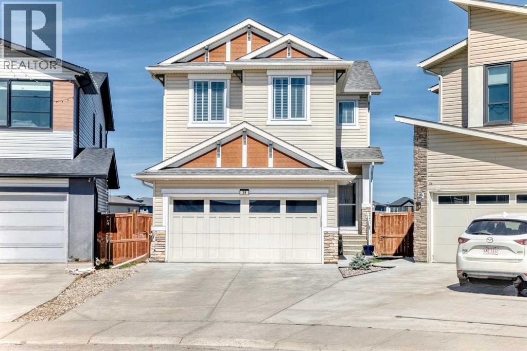 35 Walden Mount SE — photo 1