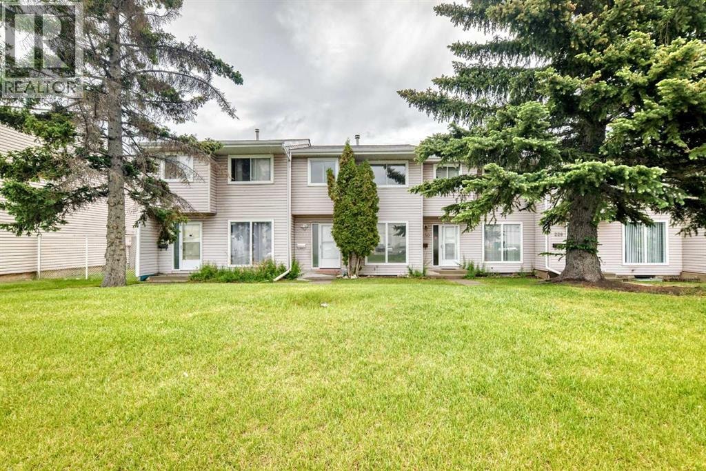 232 Marlborough Way NE