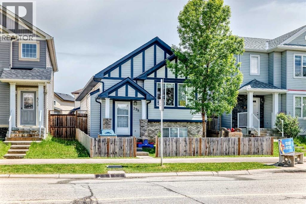 398 MARTINDALE Drive NE — photo 1