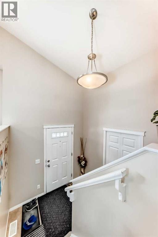398 MARTINDALE Drive NE — photo 4