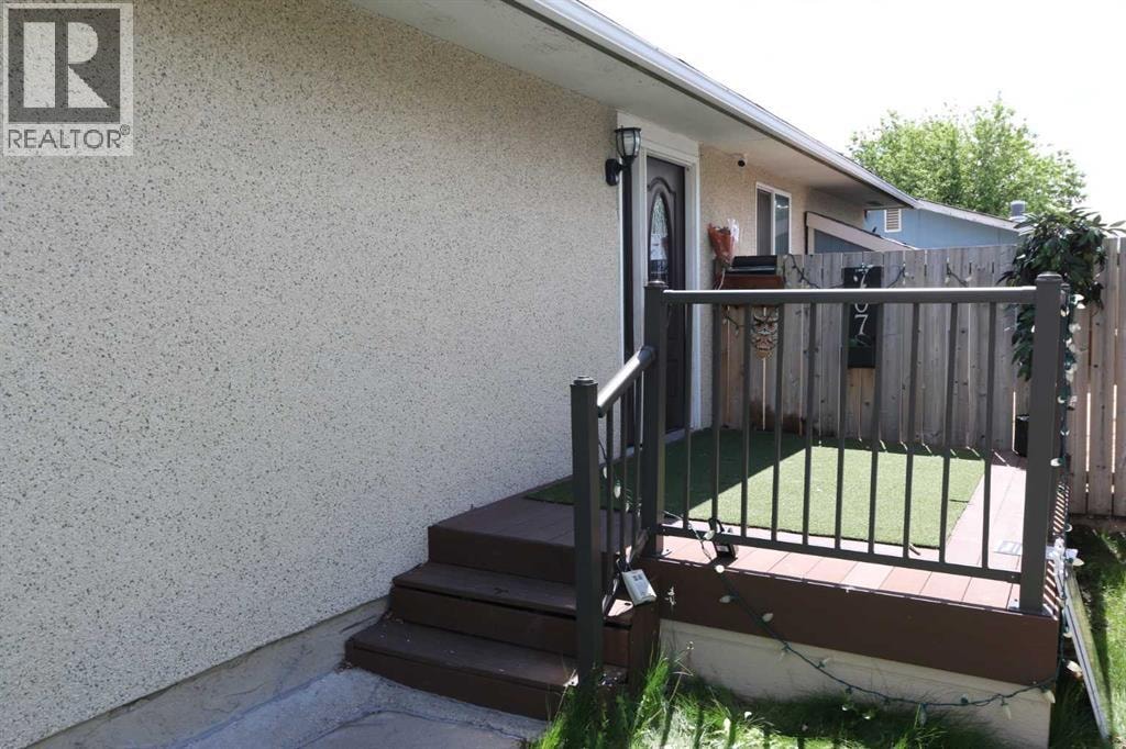707 Malvern Drive NE — photo 3